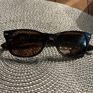 BRAND NEW Ray-Ban 2132 New Wayfarer sunglasses